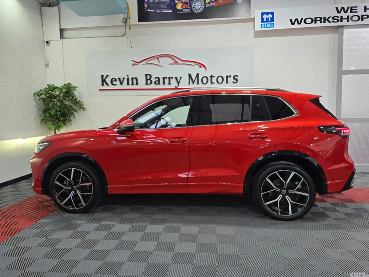 Volkswagen Tiguan SUV, Petrol Plug-in Hybrid, 2025, Red