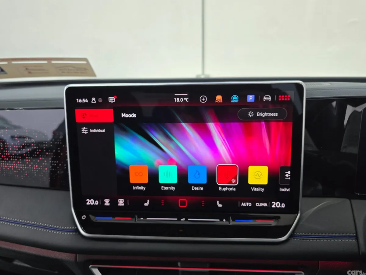 Volkswagen Tiguan SUV, Petrol Plug-in Hybrid, 2025, Red