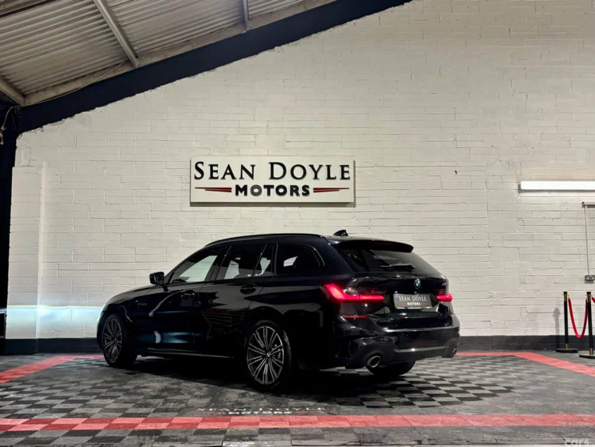 BMW 3-Series Estate, Petrol Plug-in Hybrid, 2021, Black