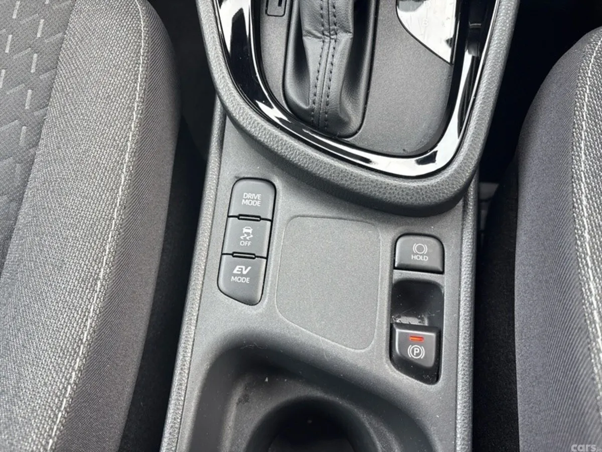 Toyota Yaris Cross SUV, Petrol Hybrid, 2026, Grey