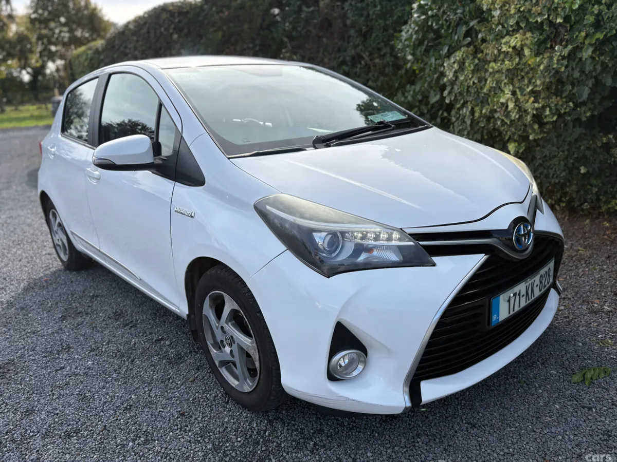 Toyota Yaris Hatchback, Petrol Hybrid, 2017, White