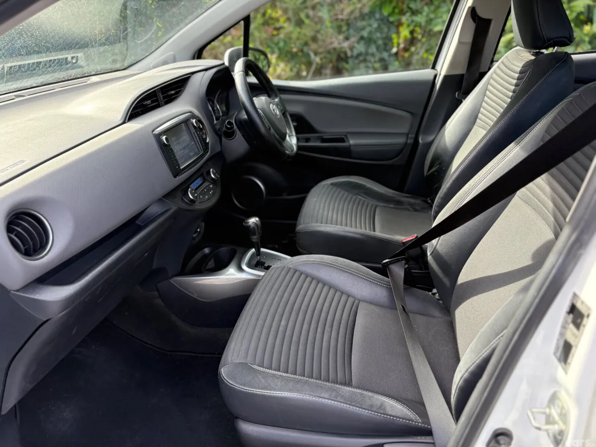 Toyota Yaris Hatchback, Petrol Hybrid, 2017, White