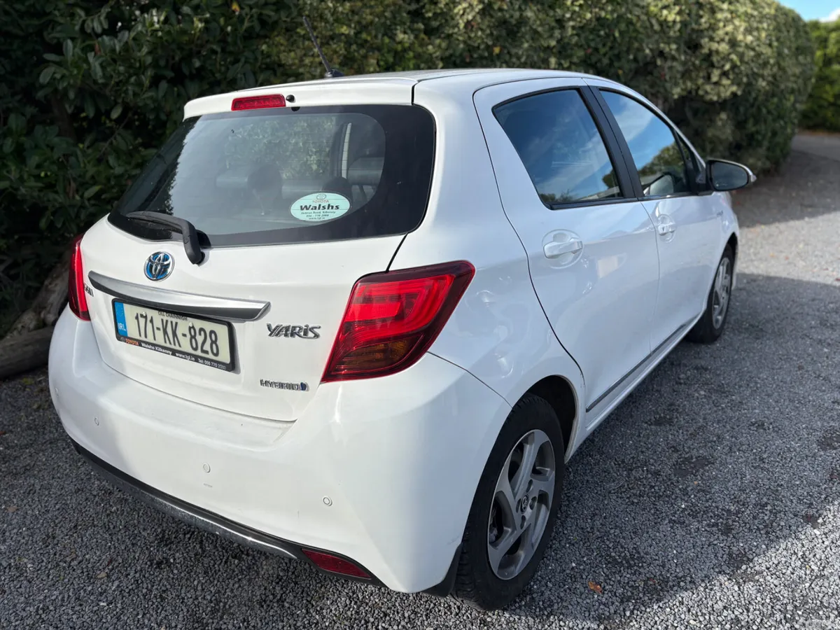 Toyota Yaris Hatchback, Petrol Hybrid, 2017, White