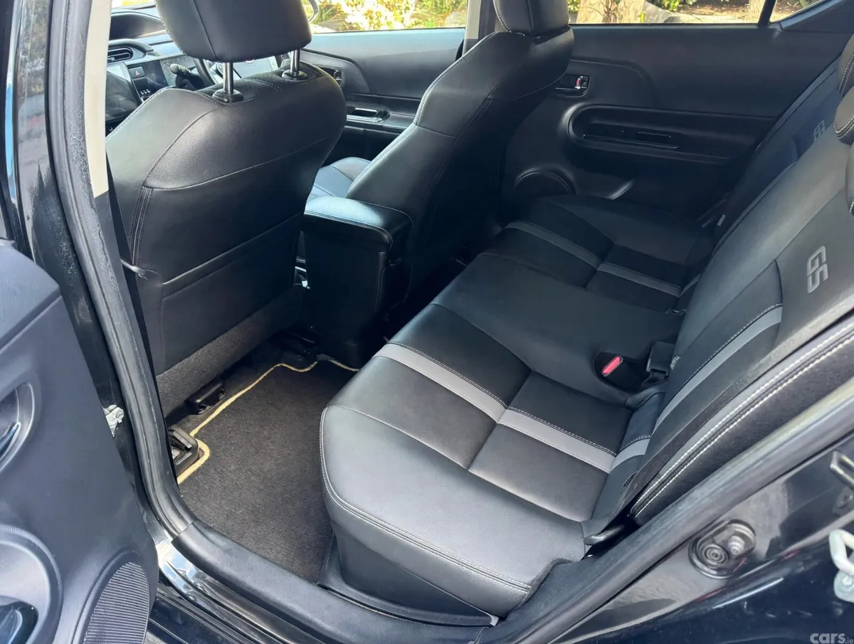 Toyota Aqua Hatchback, Petrol Hybrid, 2015, Black