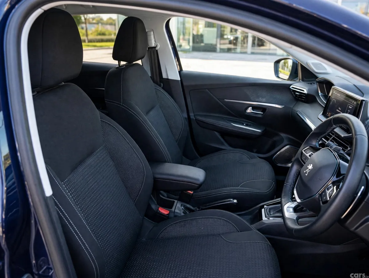 Peugeot 208 Hatchback, Petrol, 2017, Blue