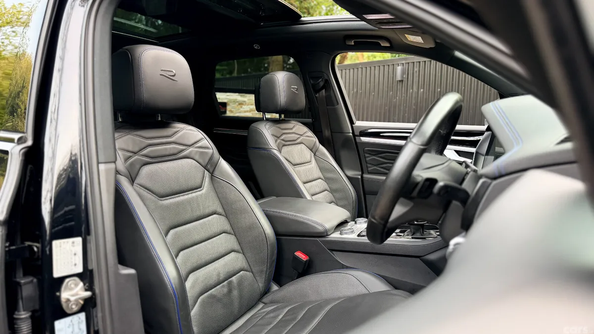 Volkswagen Touareg SUV, Petrol Plug-in Hybrid, 2022, Black
