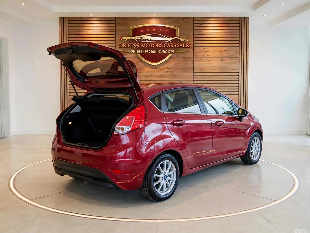 Ford Fiesta Hatchback, Petrol, 2015, Red