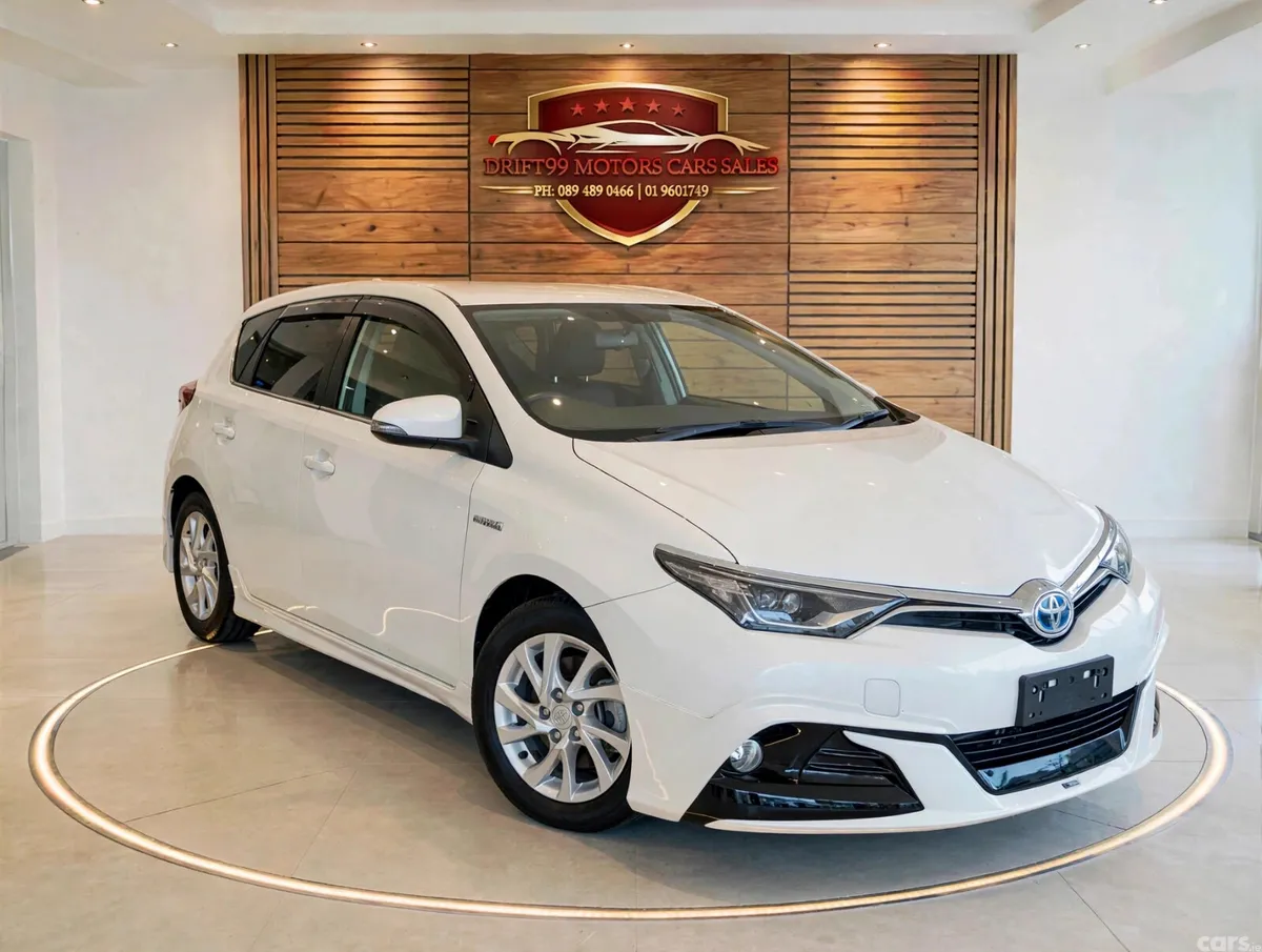 Toyota Auris Hatchback, Petrol Hybrid, 2018, White