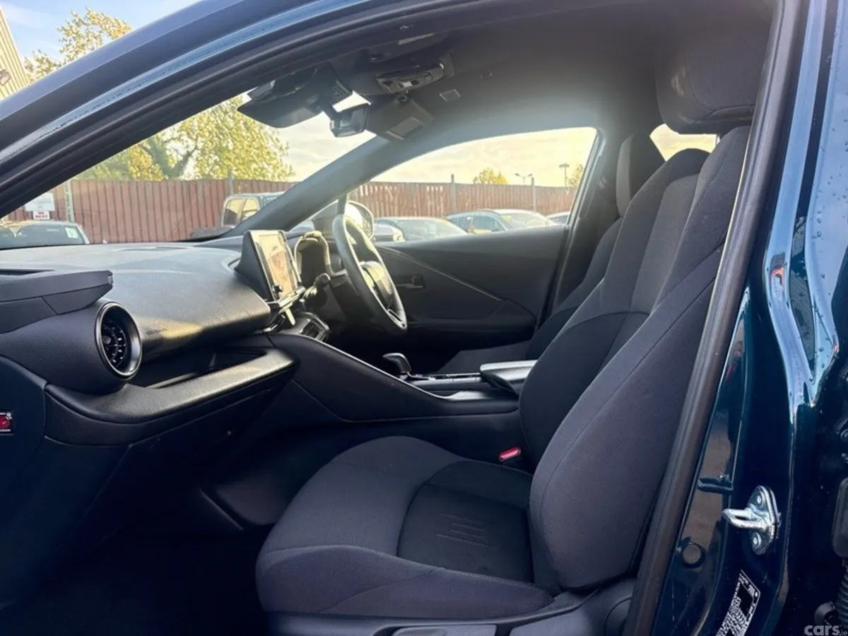 Toyota C-HR SUV, Petrol Hybrid, 2025, Blue
