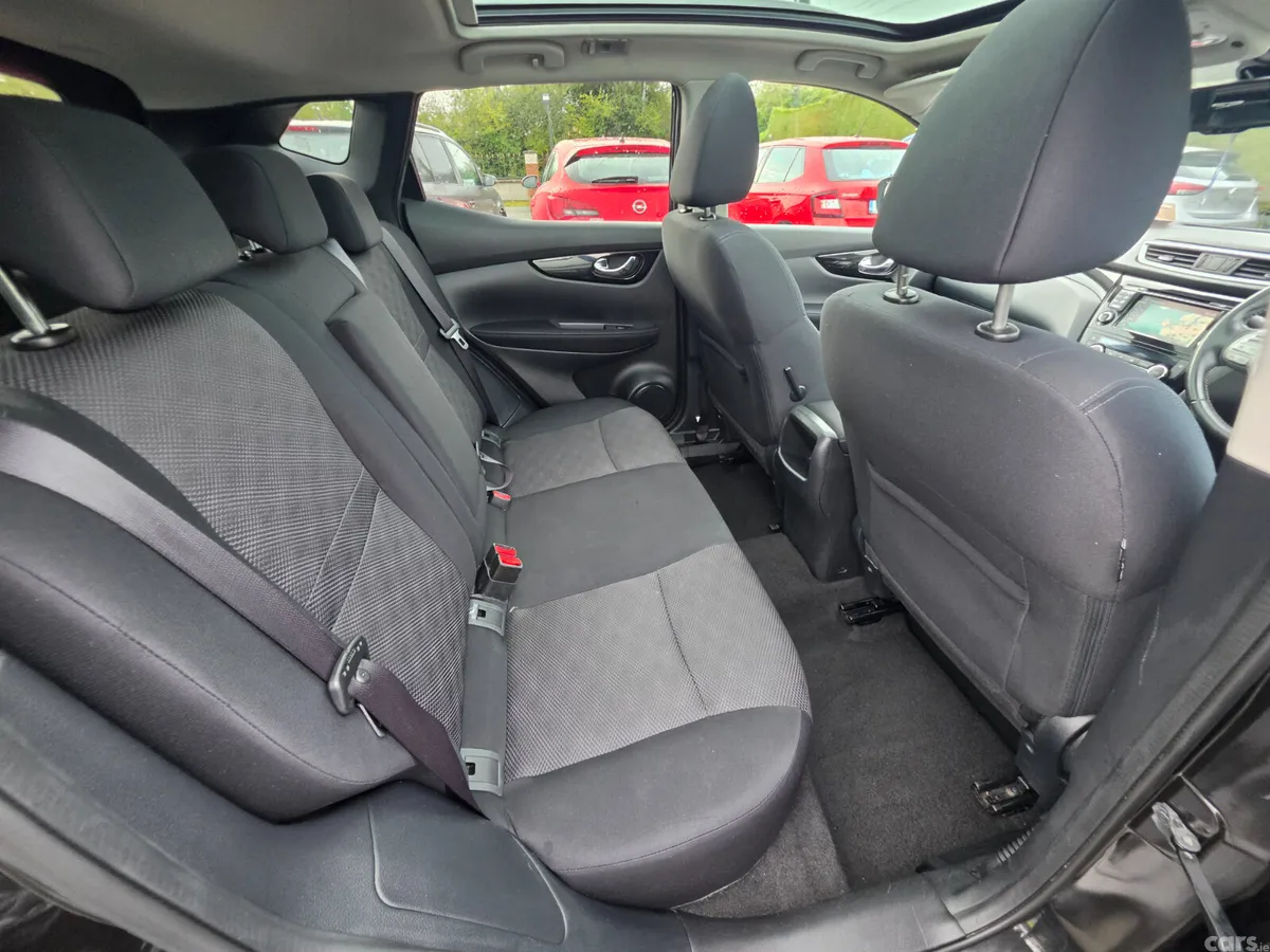 Nissan Qashqai Hatchback, Diesel, 2016, Black