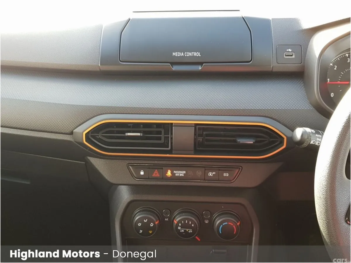 Dacia Sandero Stepway Hatchback, Petrol, 2022, White