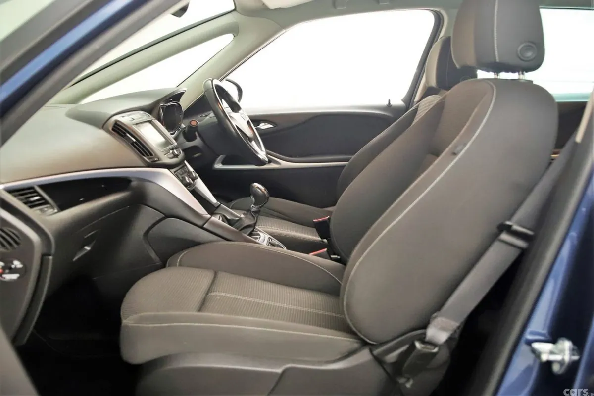 Vauxhall Zafira MPV, Petrol, 2017, Blue