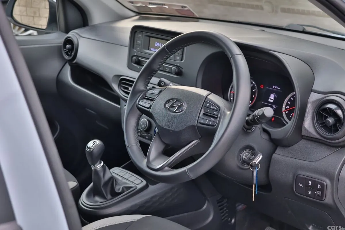 Hyundai i10 Hatchback, Petrol, 2021, Blue