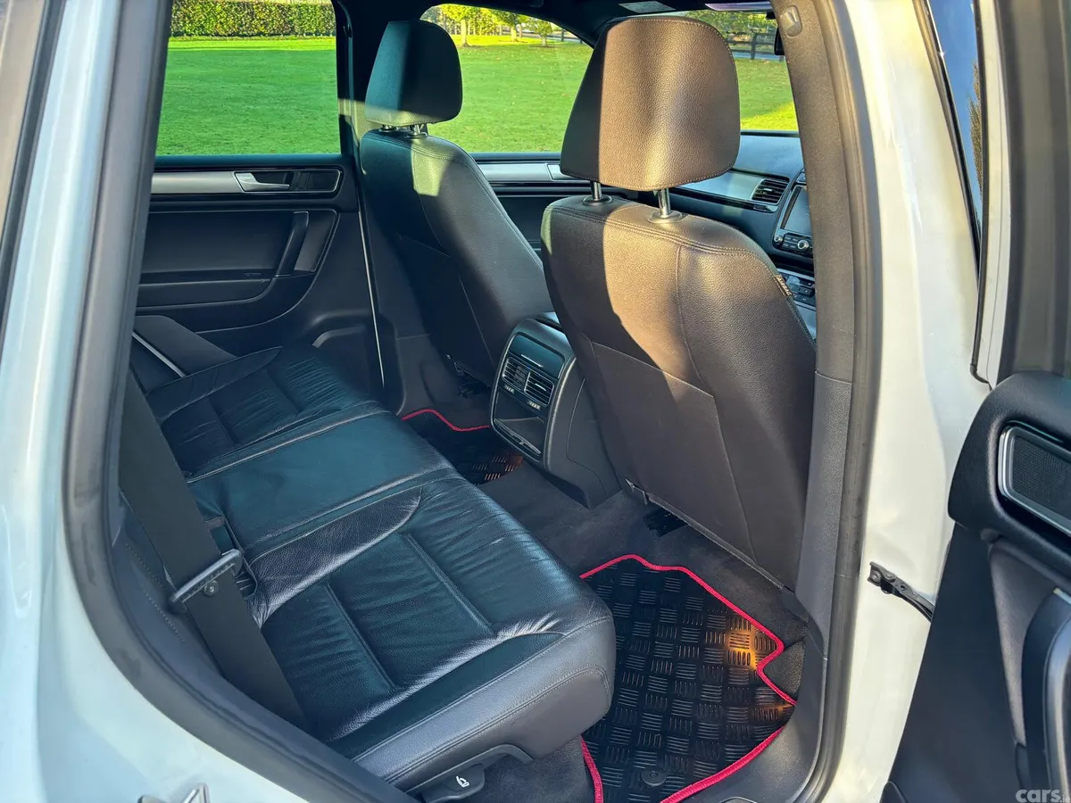 Volkswagen Touareg SUV, Diesel, 2015, White