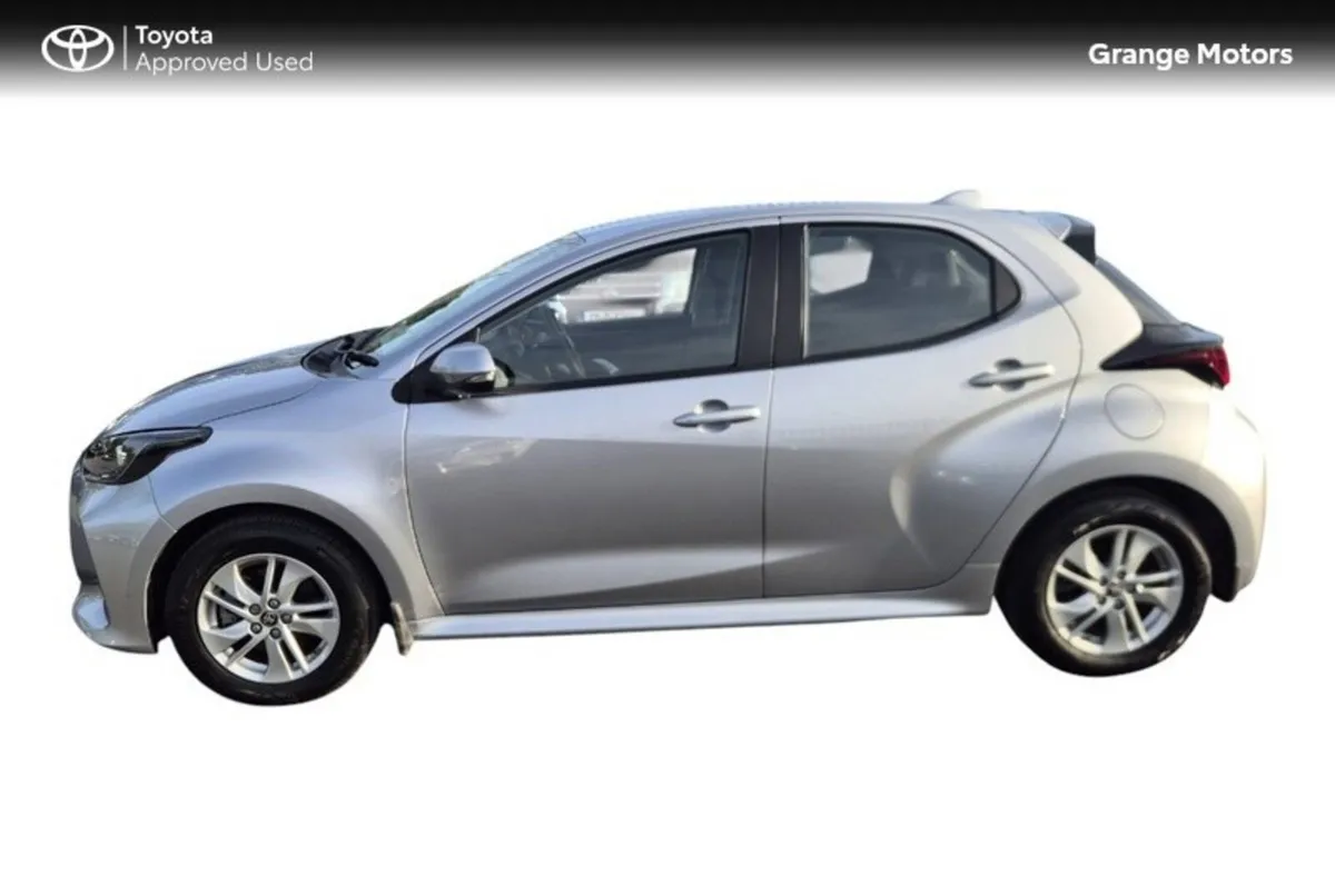 Toyota Yaris Hatchback, Petrol Hybrid, 2024, Silver