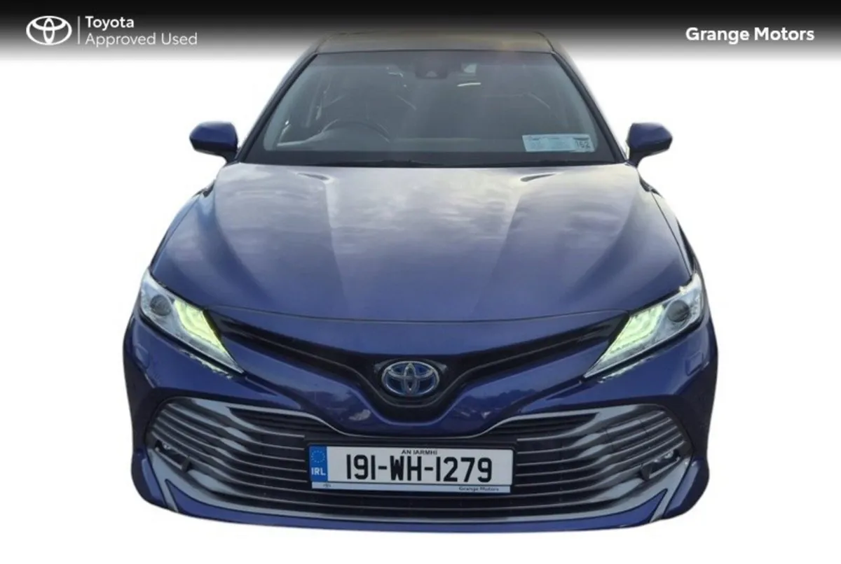 Toyota Camry Saloon, Petrol Hybrid, 2019, Blue