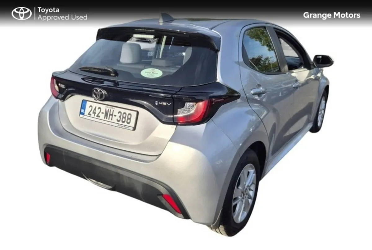 Toyota Yaris Hatchback, Petrol Hybrid, 2024, Silver
