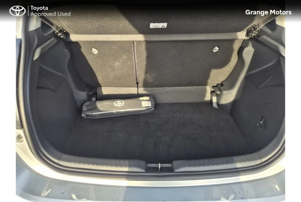 Toyota Yaris Hatchback, Petrol Hybrid, 2024, Silver