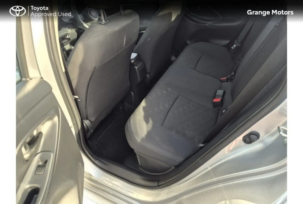 Toyota Yaris Hatchback, Petrol Hybrid, 2024, Silver