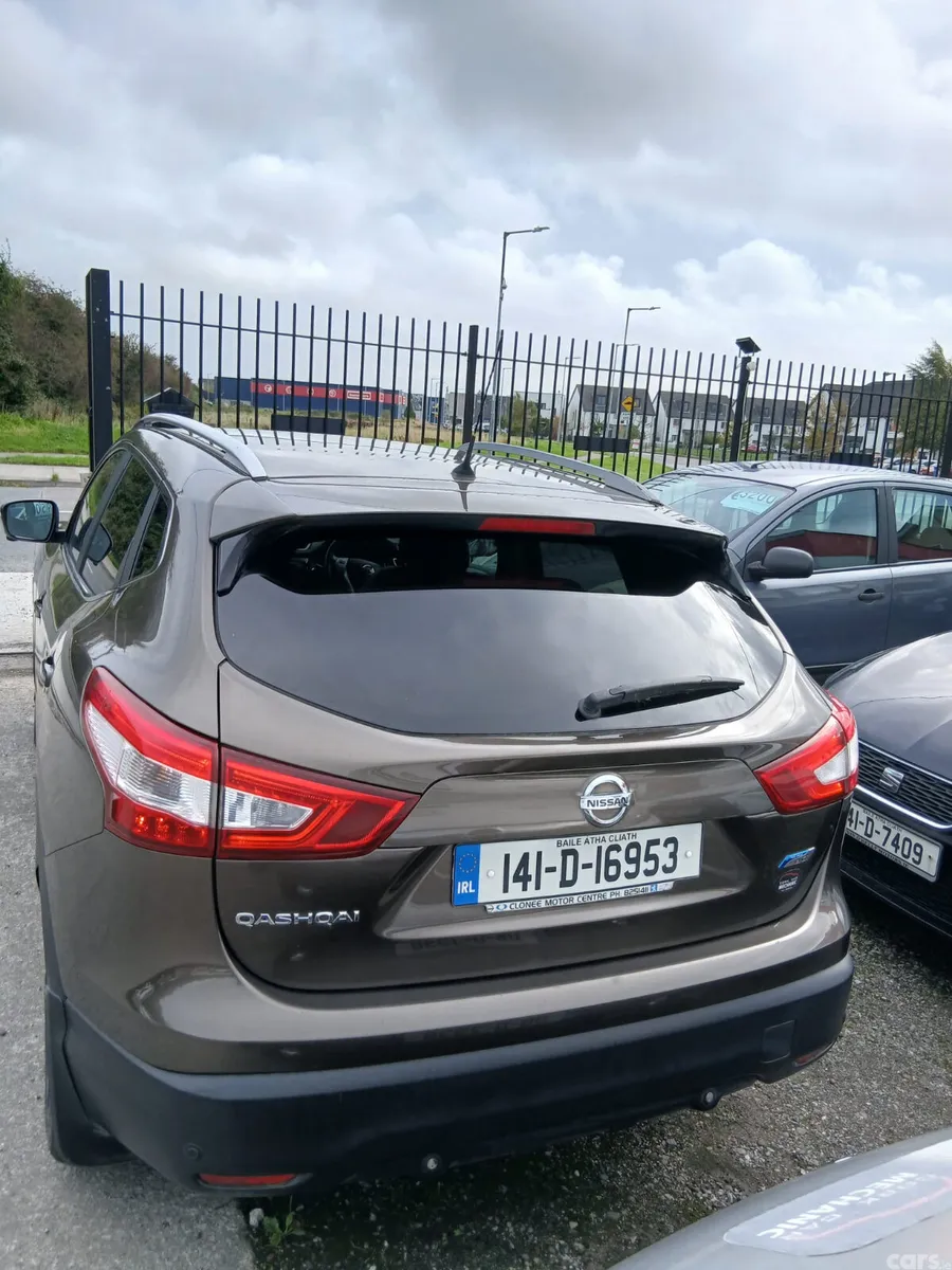 Nissan Qashqai Hatchback, Diesel, 2014, Brown