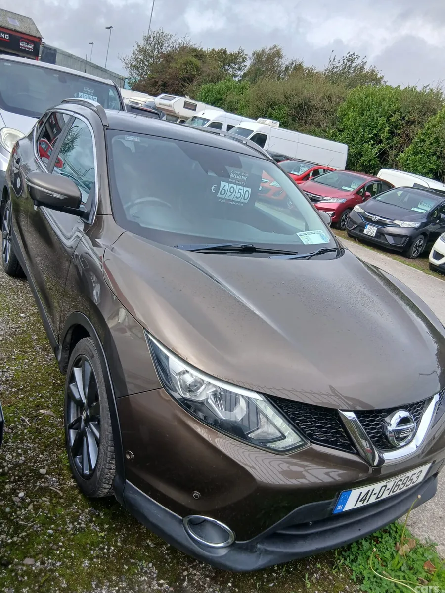 Nissan Qashqai Hatchback, Diesel, 2014, Brown