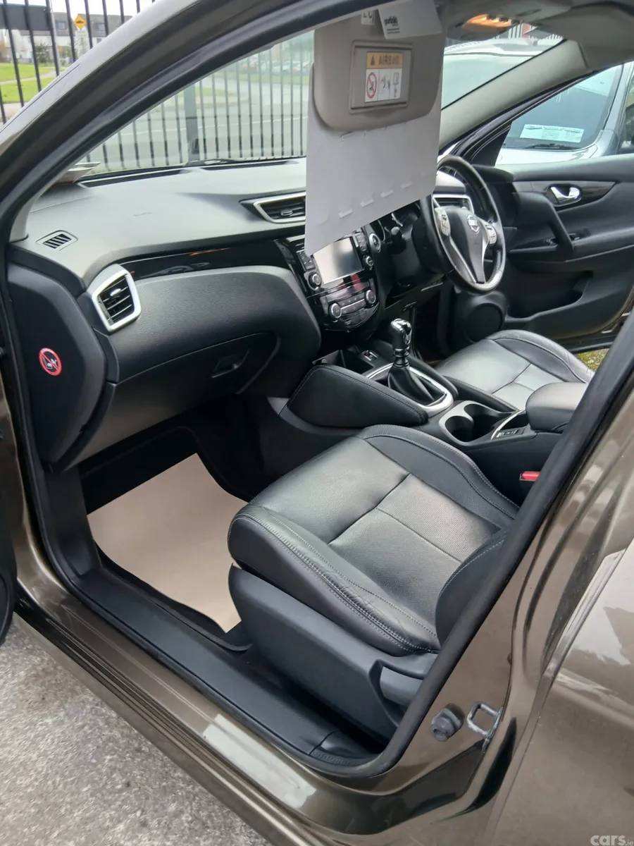 Nissan Qashqai Hatchback, Diesel, 2014, Brown