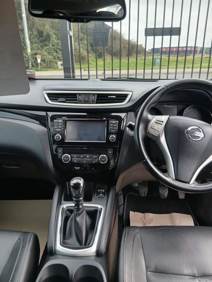 Nissan Qashqai Hatchback, Diesel, 2014, Brown