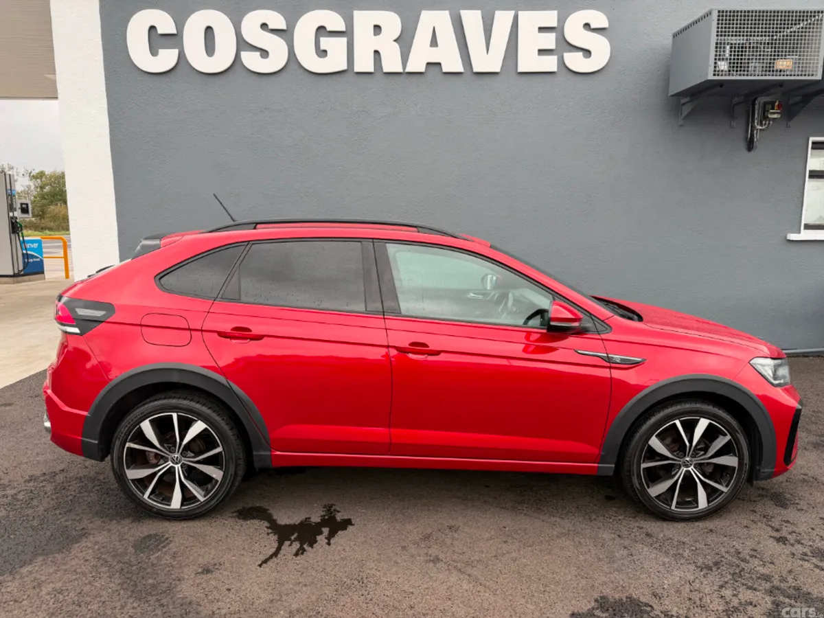 Volkswagen Taigo MPV, Petrol, 2022, Red