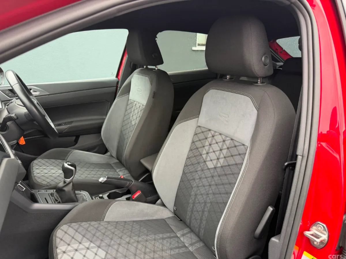 Volkswagen Taigo MPV, Petrol, 2022, Red
