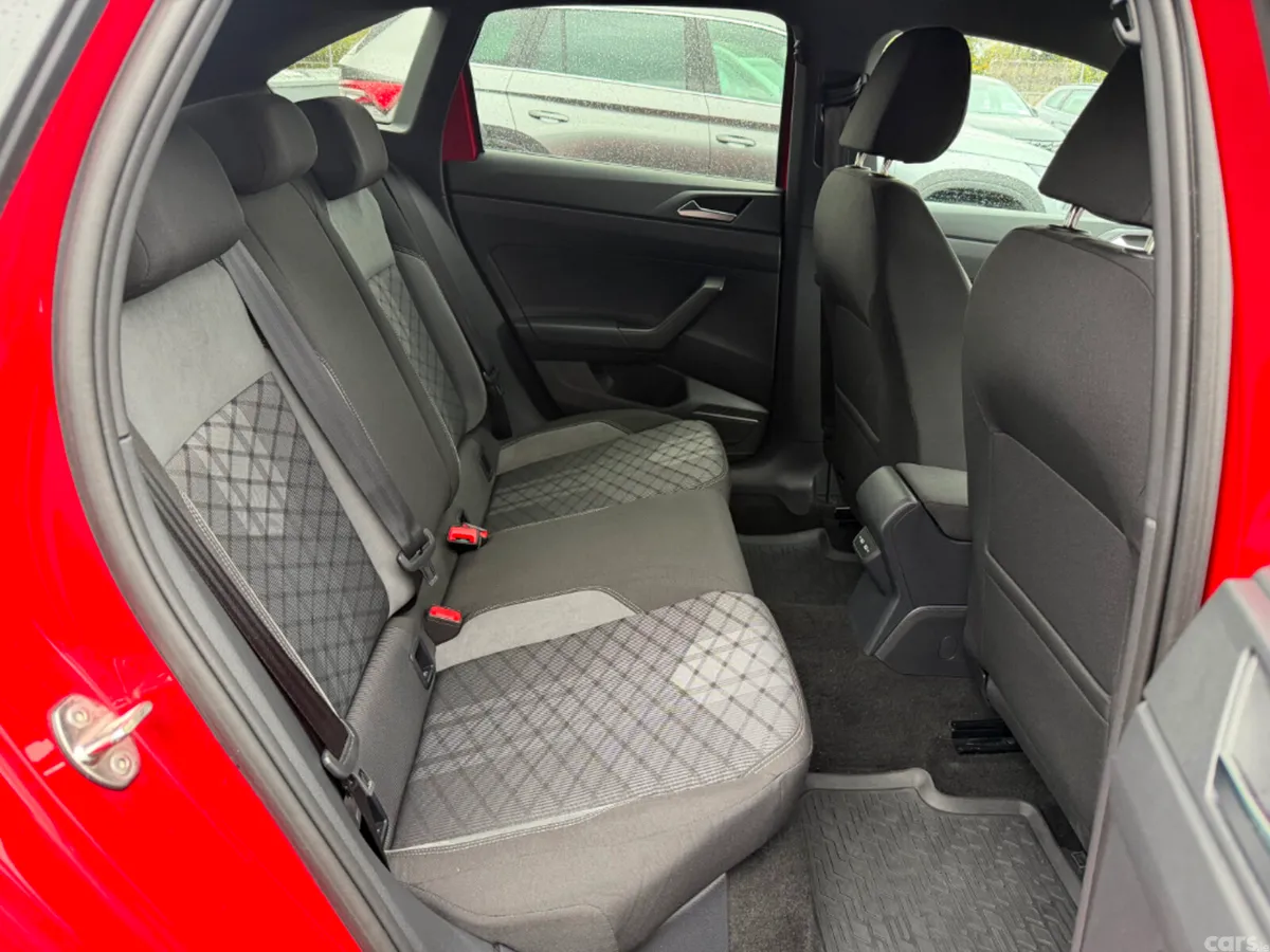 Volkswagen Taigo MPV, Petrol, 2022, Red