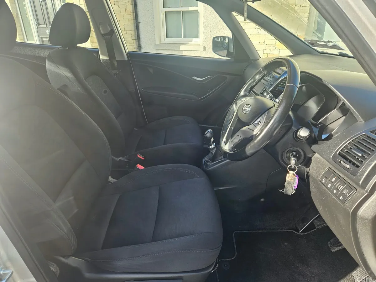 Hyundai ix20 MPV, Petrol, 2016, Silver