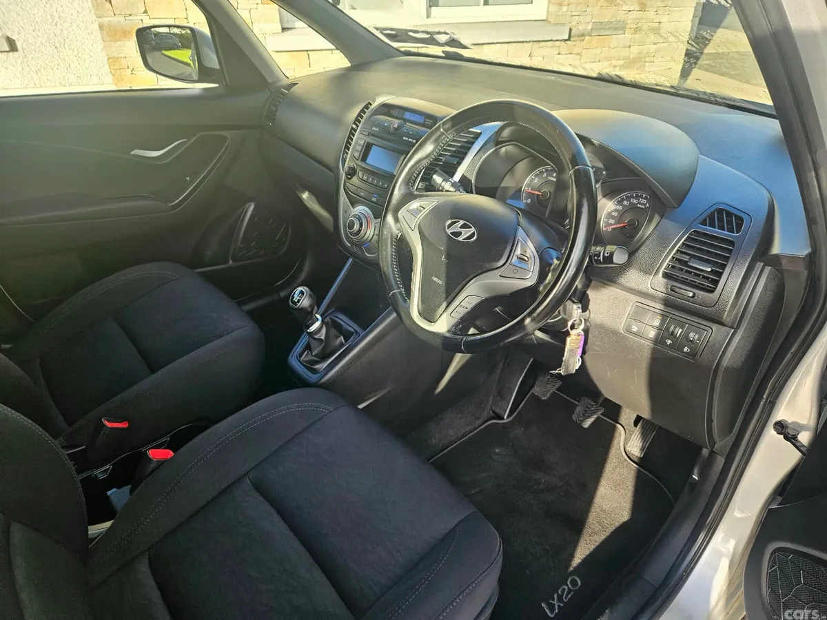 Hyundai ix20 MPV, Petrol, 2016, Silver