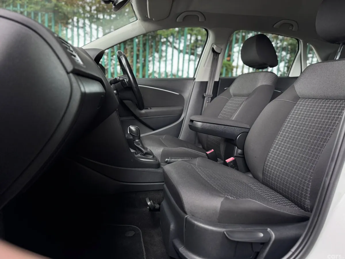 Volkswagen Polo Hatchback, Petrol, 2015, White