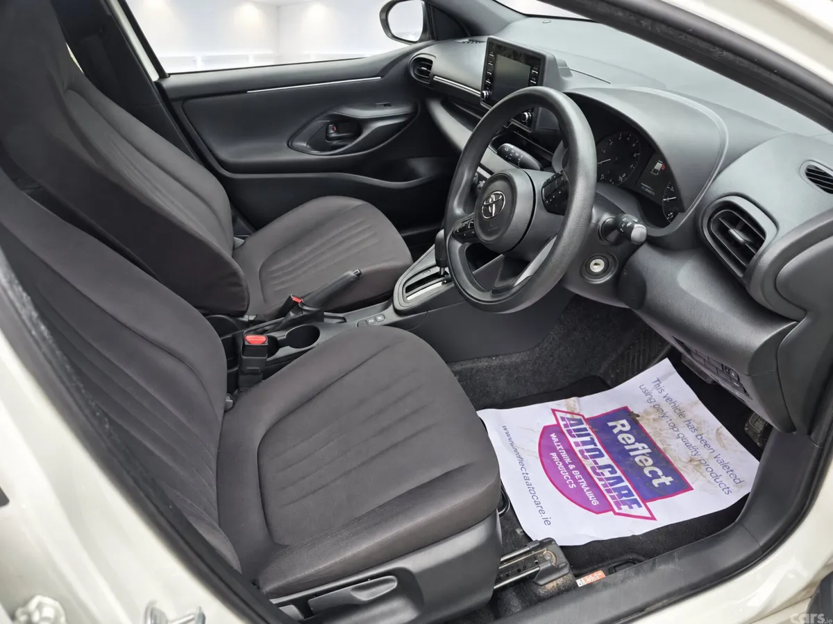 Toyota Yaris Hatchback, Petrol, 2021, White