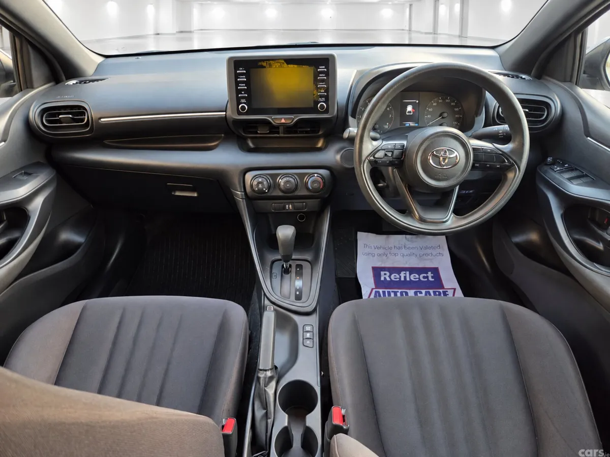 Toyota Yaris Hatchback, Petrol, 2021, White