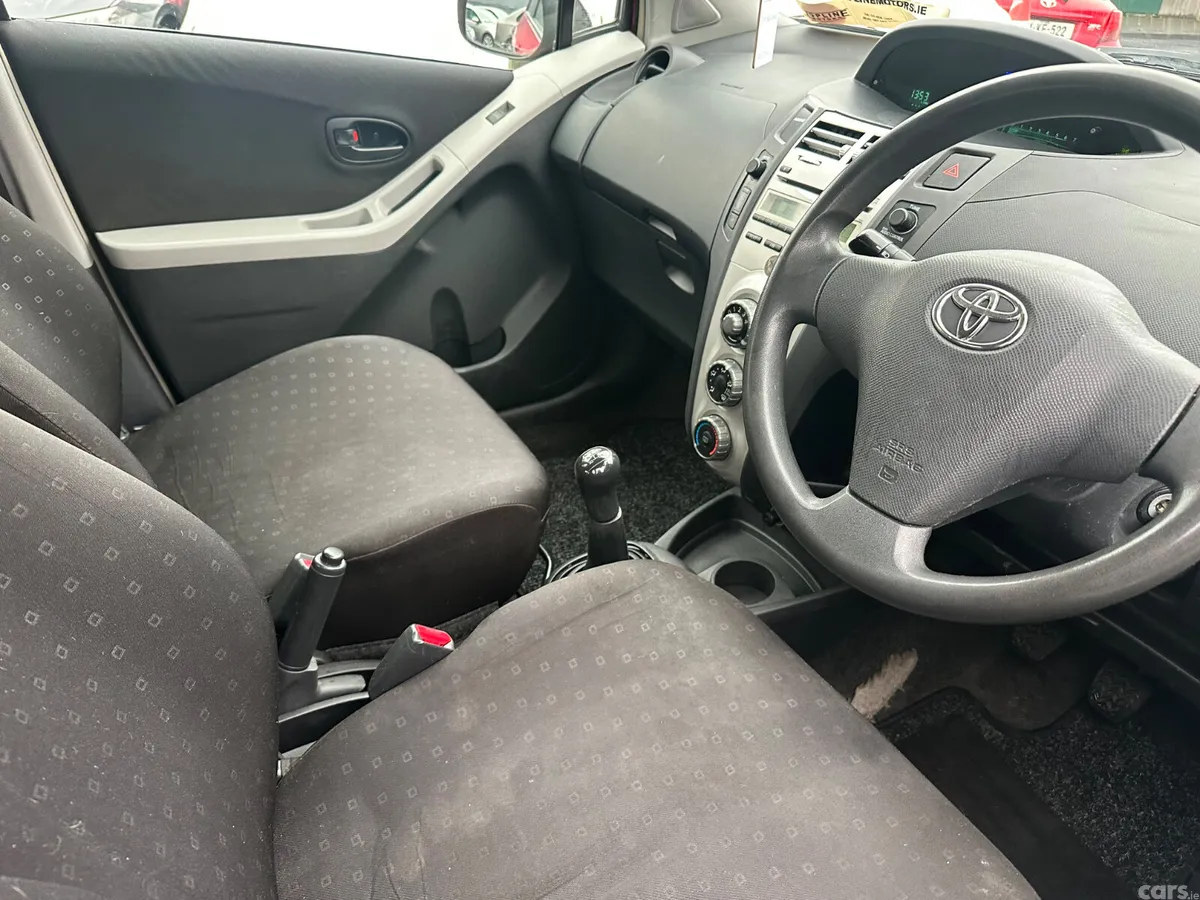 Toyota Yaris Hatchback, Petrol, 2006, Red