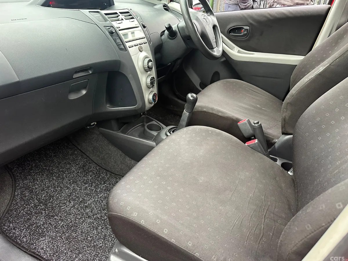 Toyota Yaris Hatchback, Petrol, 2006, Red