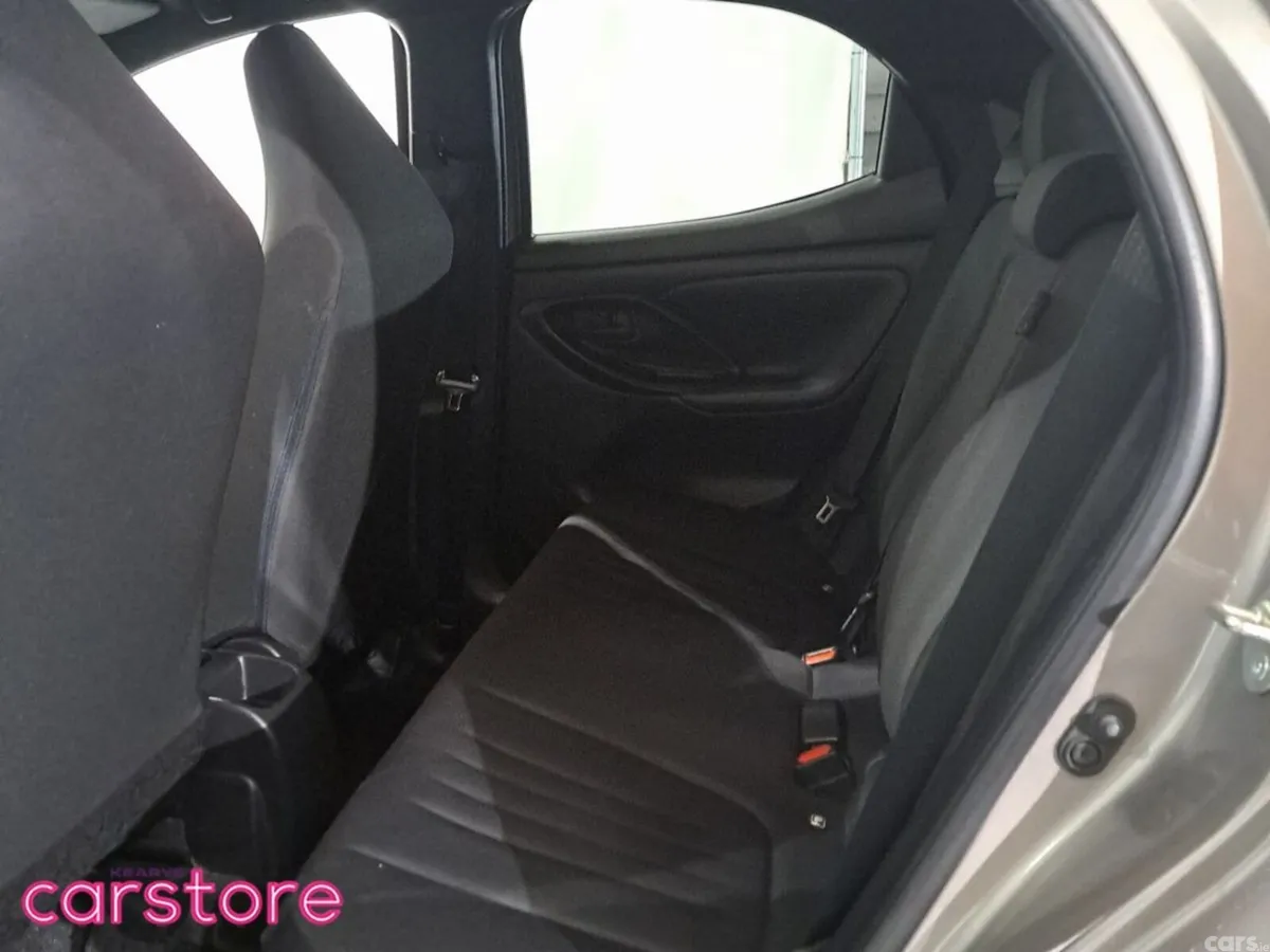 Toyota Yaris Hatchback, Petrol Hybrid, 2021, Grey