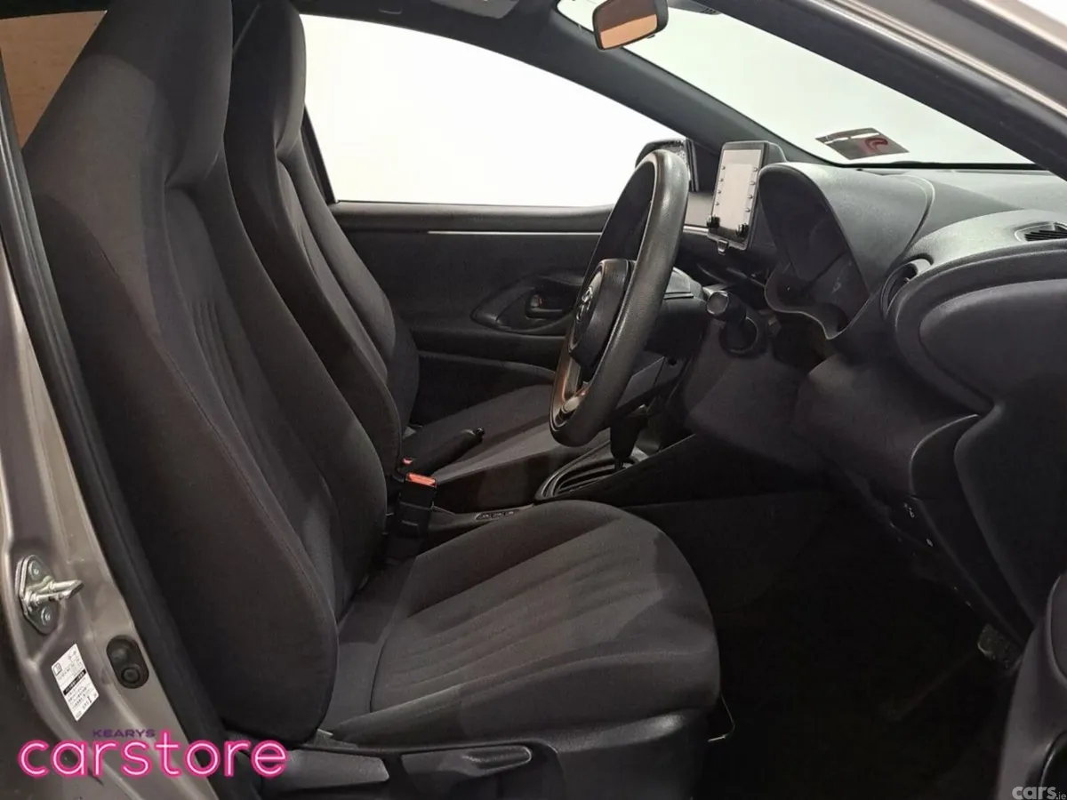 Toyota Yaris Hatchback, Petrol Hybrid, 2021, Grey