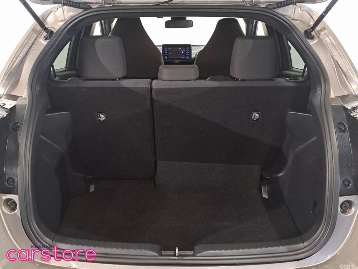 Toyota Yaris Hatchback, Petrol Hybrid, 2021, Grey