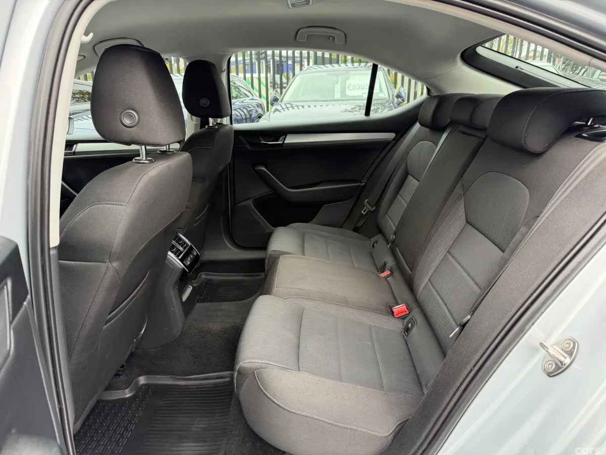 Skoda Superb Hatchback, Diesel, 2018, Silver