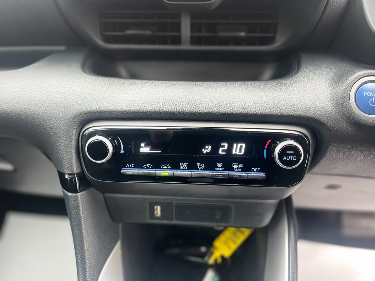 Toyota Yaris Hatchback, Petrol Hybrid, 2023, Grey