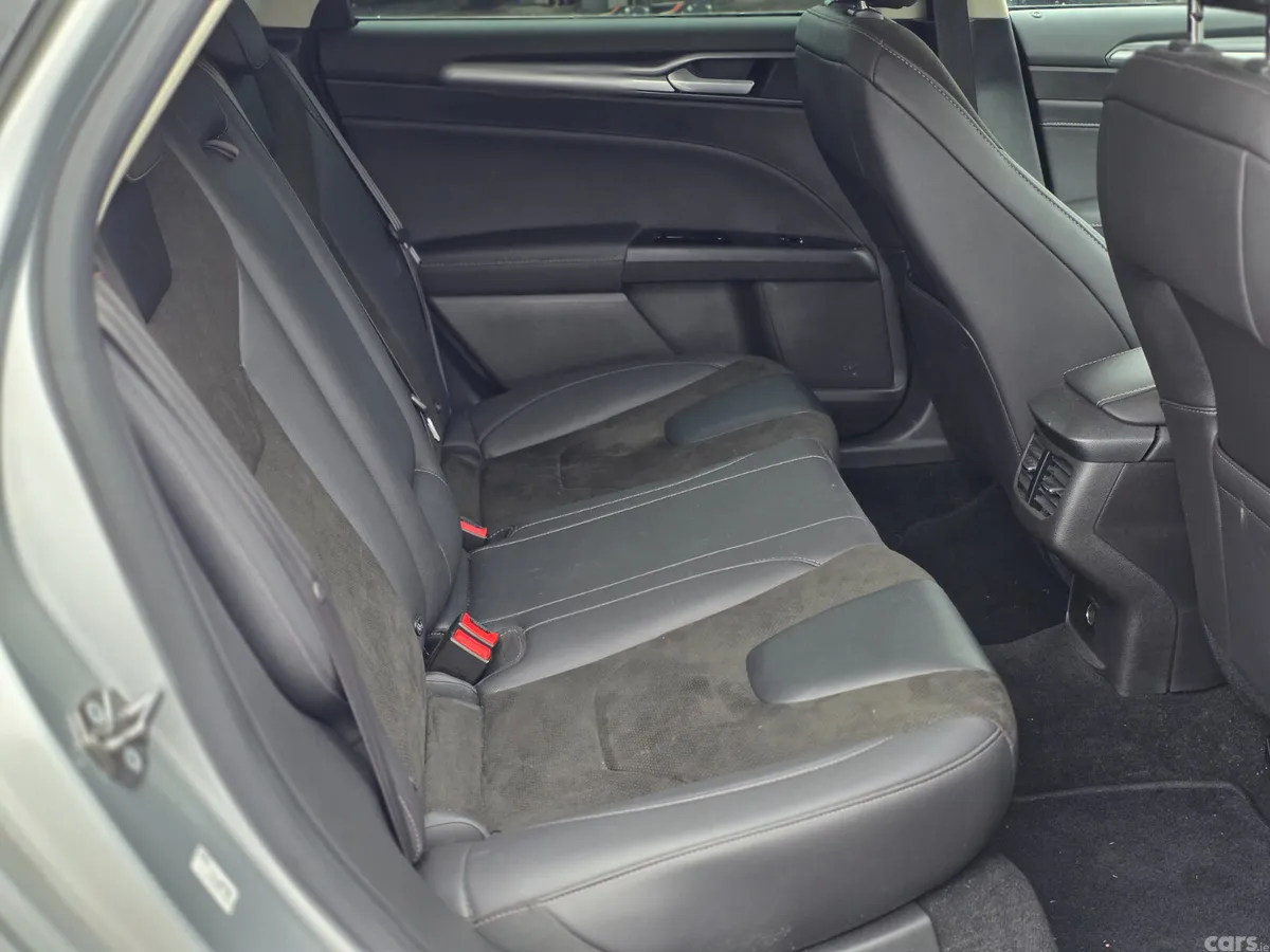 Ford Mondeo Hatchback, Diesel, 2017, Grey