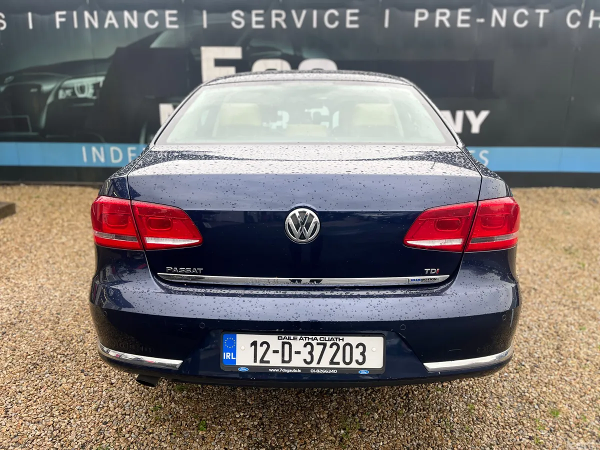 Volkswagen Passat Saloon, Diesel, 2012, Blue