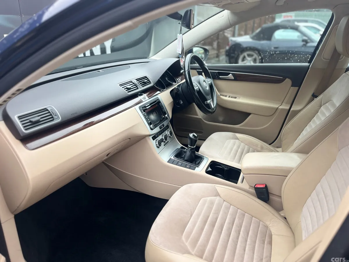 Volkswagen Passat Saloon, Diesel, 2012, Blue