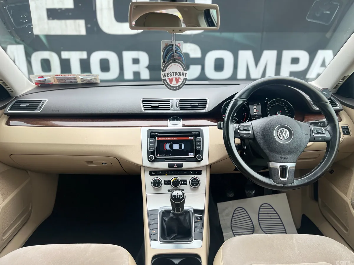 Volkswagen Passat Saloon, Diesel, 2012, Blue