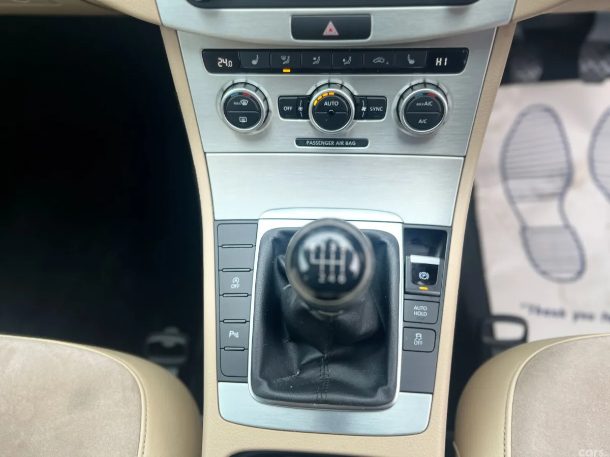 Volkswagen Passat Saloon, Diesel, 2012, Blue