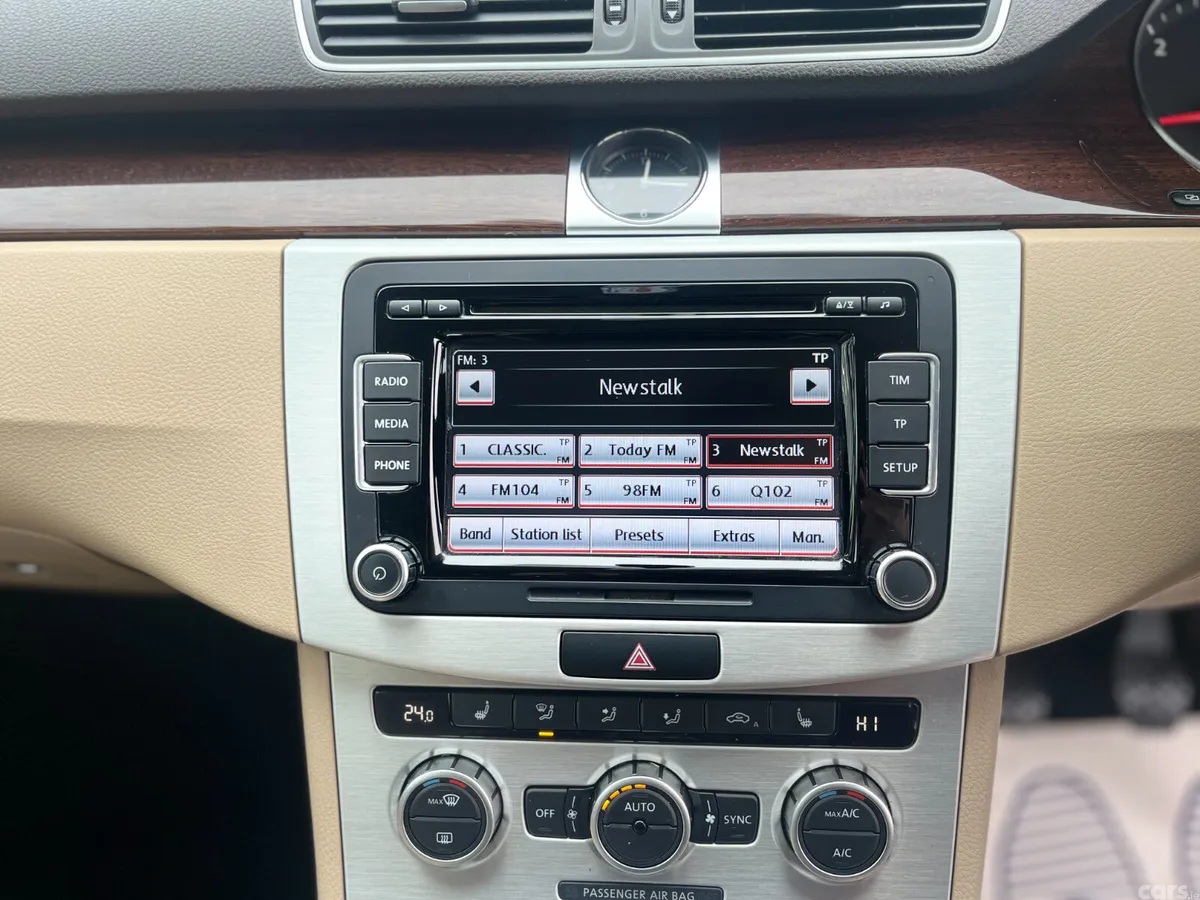 Volkswagen Passat Saloon, Diesel, 2012, Blue