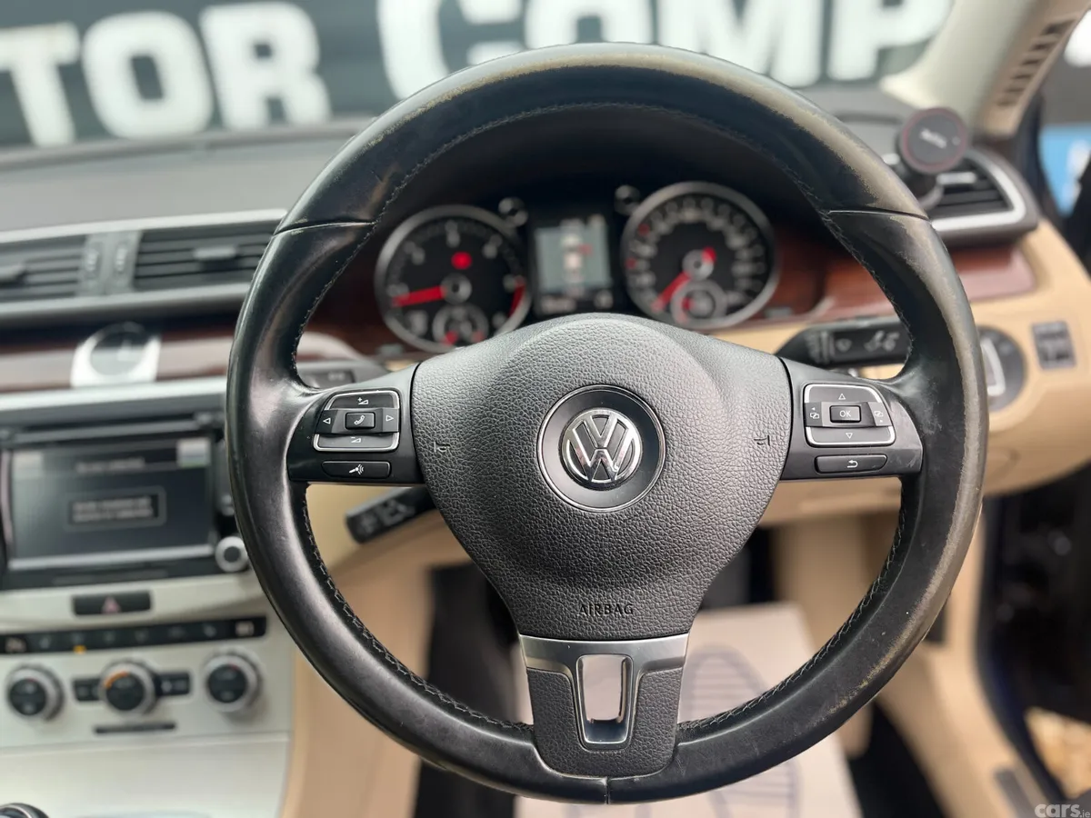 Volkswagen Passat Saloon, Diesel, 2012, Blue