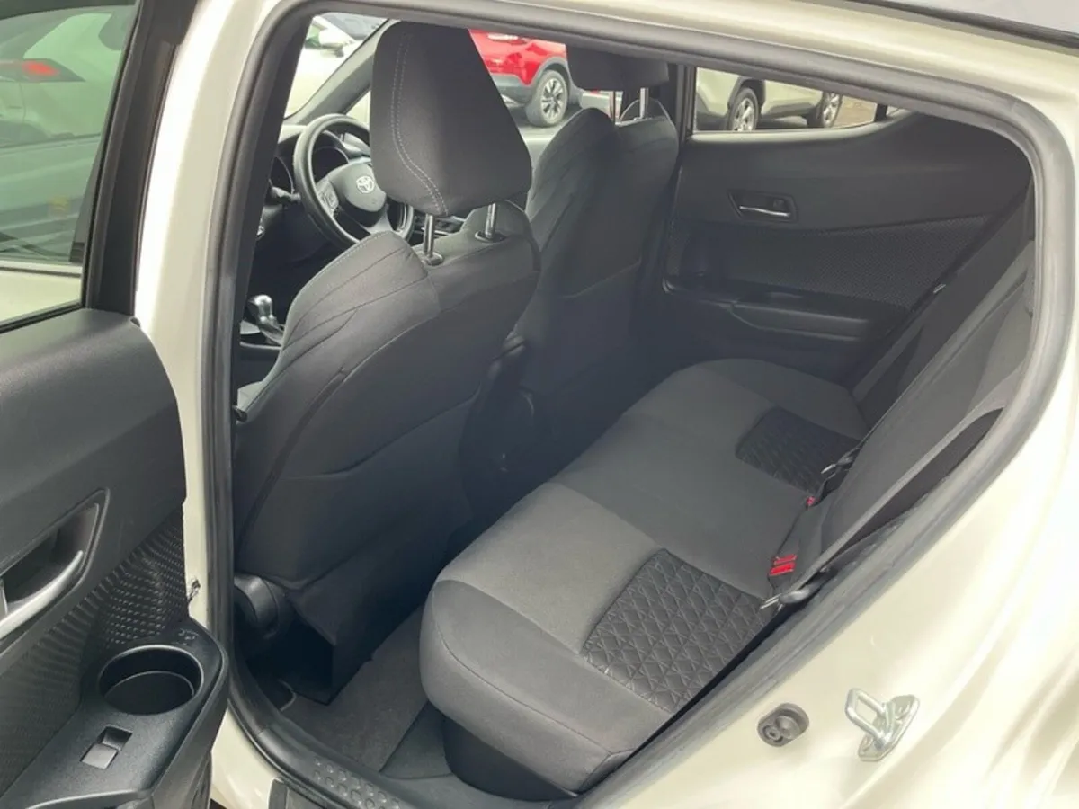 Toyota C-HR SUV, Petrol Hybrid, 2022, White